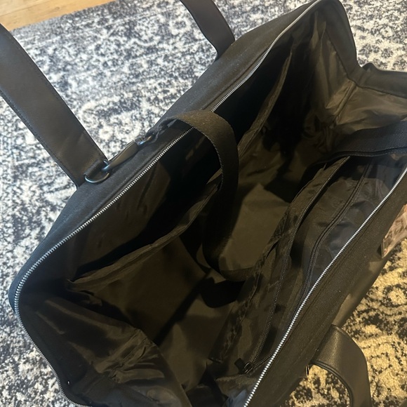 Like new beis weekender bag. Selling because I don’t use it. - Picture 3 of 5